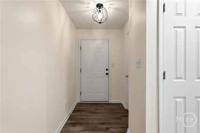 Beautifully renovated 2BR/2BA top-floor condo in the gated - photo 3