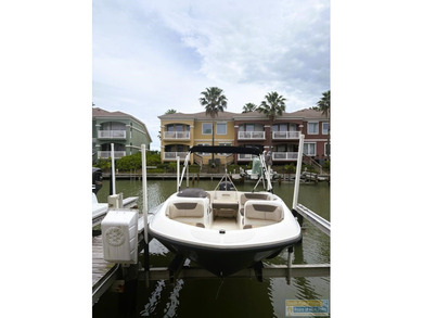 Great channel front home & neighborhood location with boat lift - photo 24