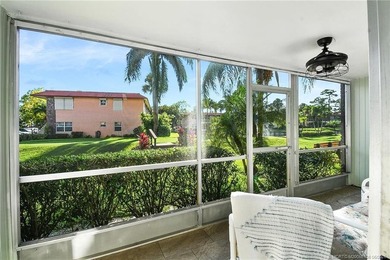 Beautiful, updated FIRST FLOOR, 1 Bed/1 Bath, 699 Sq Ft condo - photo 15
