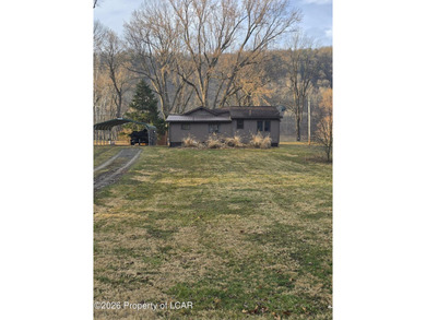 (private lake, pond, coastal) Home For Sale in Tunkhannock Pennsylvania