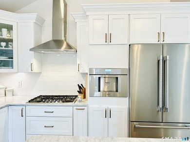 Discover the perfect blend of comfort, style, and convenience in - photo 3