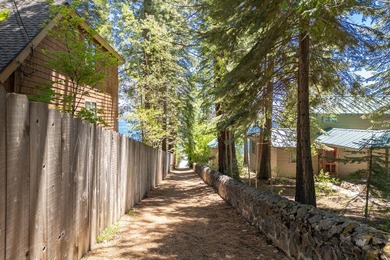 Step in and enjoy this 3-bedroom, 2.5-bath home in the - photo 5