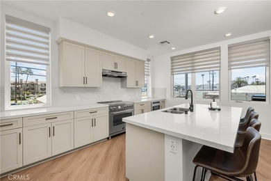 Enjoy an elevated coastal lifestyle in this modern - photo 5