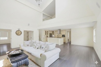 Bridgehampton Gambrel with Private Pickel & Padel Court The - photo 4