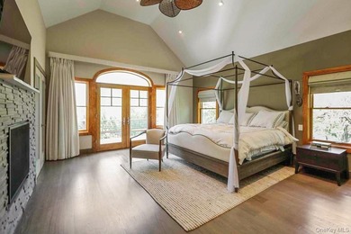 Bridgehampton Gambrel with Private Pickel & Padel Court The - photo 8