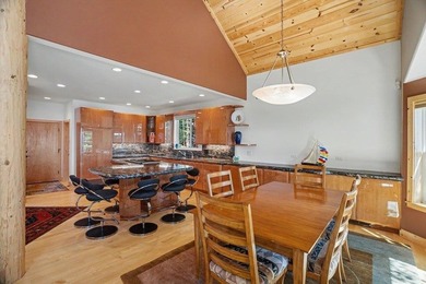 Captivating lake views, thoughtful design, and timeless mountain - photo 8