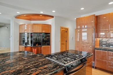 Captivating lake views, thoughtful design, and timeless mountain - photo 10