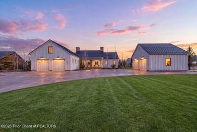 Completed in 2023 and set on just under an acre in South Fork - photo 2