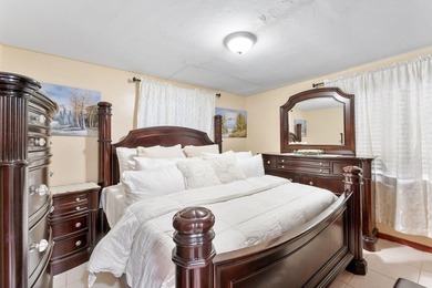 This income-producing duplex presents a fantastic opportunity - photo 11