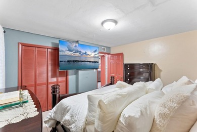 This income-producing duplex presents a fantastic opportunity - photo 12