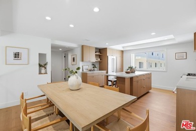Extensively renovated and just completed 3 bedroom, 2.5 bathroom - photo 17