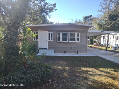 Boll Green Lake Home For Sale in Interlachen Florida