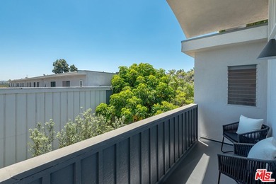 Extensively renovated and just completed 3 bedroom, 2.5 bathroom - photo 27