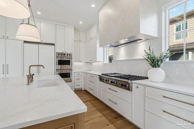 Located on Pensacola Bay, this fabulous residence features three - photo 27