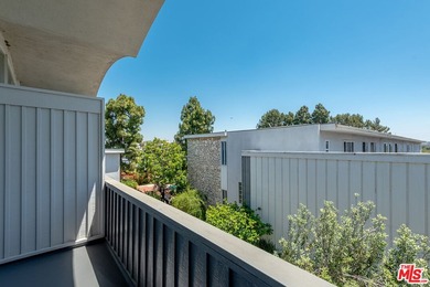 Extensively renovated and just completed 3 bedroom, 2.5 bathroom - photo 28