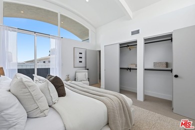 Extensively renovated and just completed 3 bedroom, 2.5 bathroom - photo 30