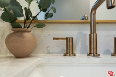 Extensively renovated and just completed 3 bedroom, 2.5 bathroom - photo 33