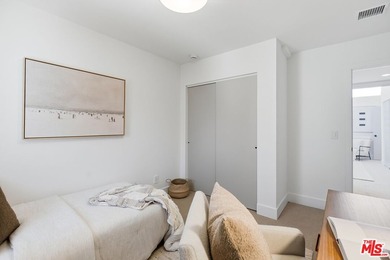 Extensively renovated and just completed 3 bedroom, 2.5 bathroom - photo 37