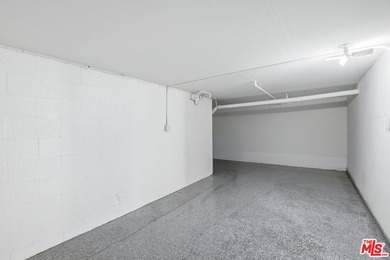 Extensively renovated and just completed 3 bedroom, 2.5 bathroom - photo 41