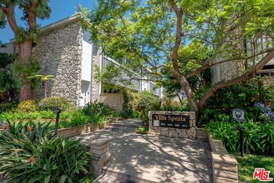 Extensively renovated and just completed 3 bedroom, 2.5 bathroom - photo 43
