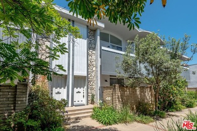 Extensively renovated and just completed 3 bedroom, 2.5 bathroom - photo 45