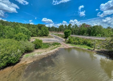 +/-20 acres on Lake Sam Rayburn! Rare opportunity to own - photo 12