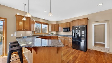 Exceptional 2-story home in desirable Scenic Oaks SW with - photo 12