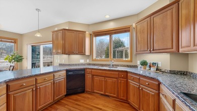 Exceptional 2-story home in desirable Scenic Oaks SW with - photo 15