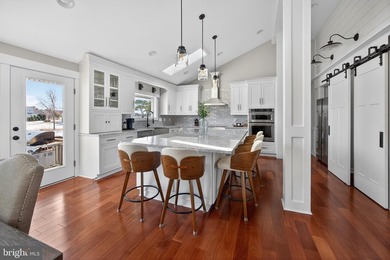 Welcome to the pinnacle of waterfront living in Cove Creek - photo 15