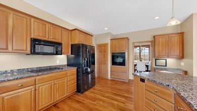 Exceptional 2-story home in desirable Scenic Oaks SW with - photo 17