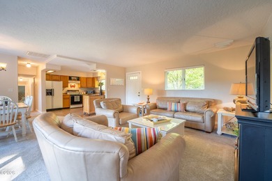 Looking for a home on the lake you can use for the whole family? - photo 10