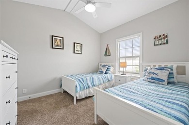 Fully furnished and ready to rent! Located at the front of the - photo 8