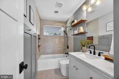 Welcome to the pinnacle of waterfront living in Cove Creek - photo 32
