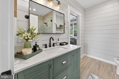 Welcome to the pinnacle of waterfront living in Cove Creek - photo 35