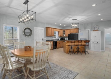 Charming and move-in ready, this well maintained 3 bedroom, 2 - photo 4