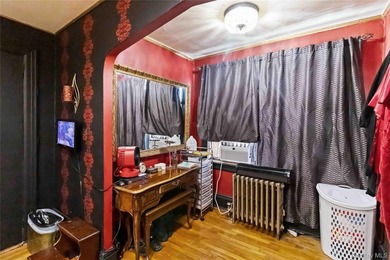 Charming Tudor home filled with character, set on a dead-end - photo 14