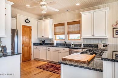 Must-See Harbor Island Gem! Welcome to your dream coastal - photo 17