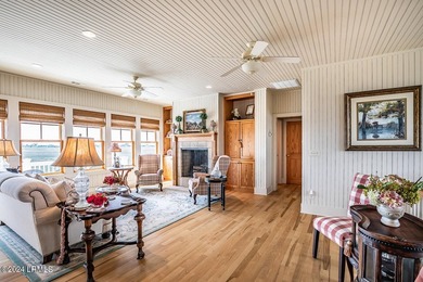 Must-See Harbor Island Gem! Welcome to your dream coastal - photo 21