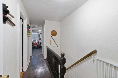 Charming Tudor home filled with character, set on a dead-end - photo 21