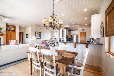 Must-See Harbor Island Gem! Welcome to your dream coastal - photo 22