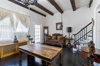 Charming Tudor home filled with character, set on a dead-end - photo 24