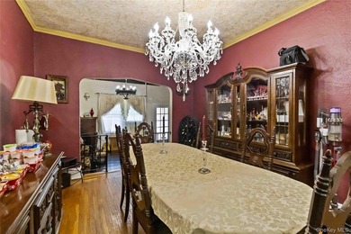 Charming Tudor home filled with character, set on a dead-end - photo 26