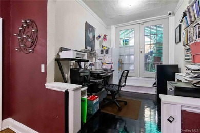 Charming Tudor home filled with character, set on a dead-end - photo 28