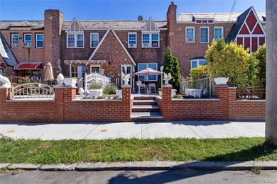 Charming Tudor home filled with character, set on a dead-end - photo 31