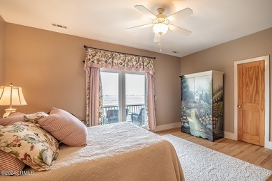 Must-See Harbor Island Gem! Welcome to your dream coastal - photo 32
