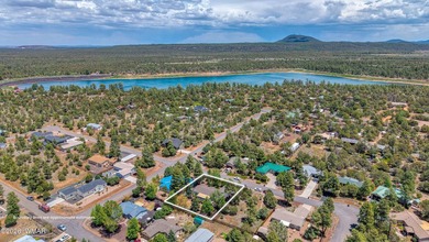 Great Location in the heart of Lakeside near all amenities. This - photo 3