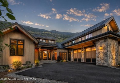 A resort-caliber retreat located on a 3/4 acre golf estate site - photo 1
