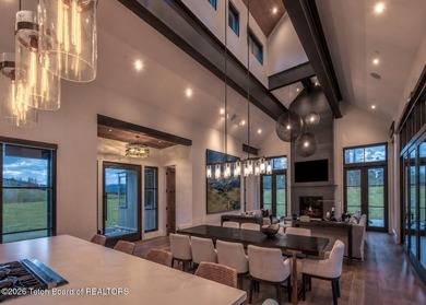 A resort-caliber retreat located on a 3/4 acre golf estate site - photo 4