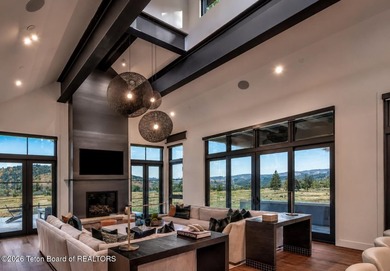 A resort-caliber retreat located on a 3/4 acre golf estate site - photo 5