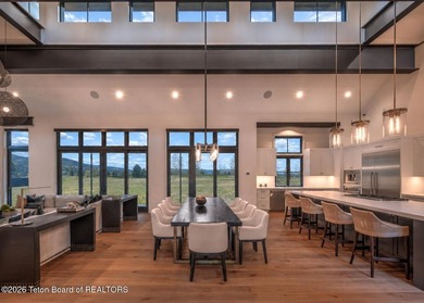 A resort-caliber retreat located on a 3/4 acre golf estate site - photo 6